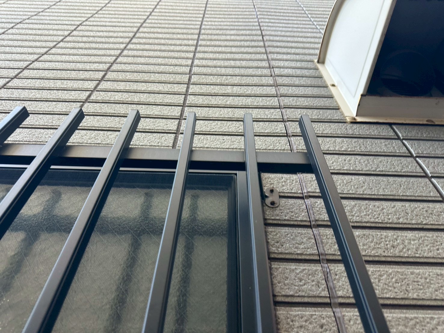 横浜市旭区｜「30年持つ」と聞いた家でも油断しない。春の点検で見える防水と外壁のズレ🐮