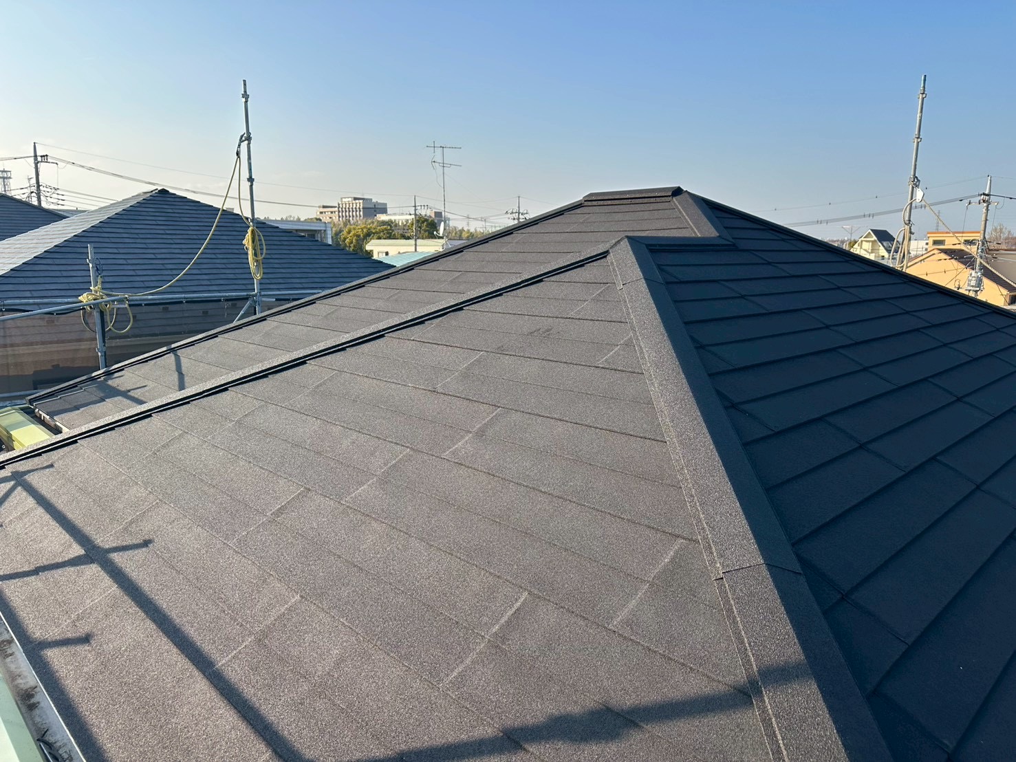 横浜市都筑区｜解体前点検で確認した、スカイメタルルーフと多彩模様外壁の仕上がりバランス🦋