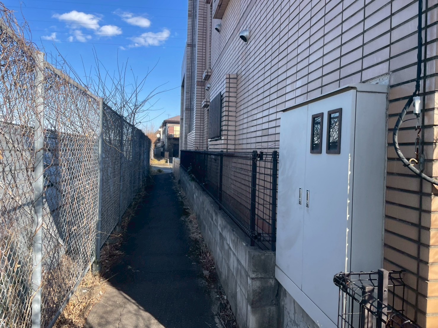 横浜市旭区｜アパート・マンションの雨漏りは、屋上だけ見ていると外すことがあります。現場調査で先に見た場所🐈