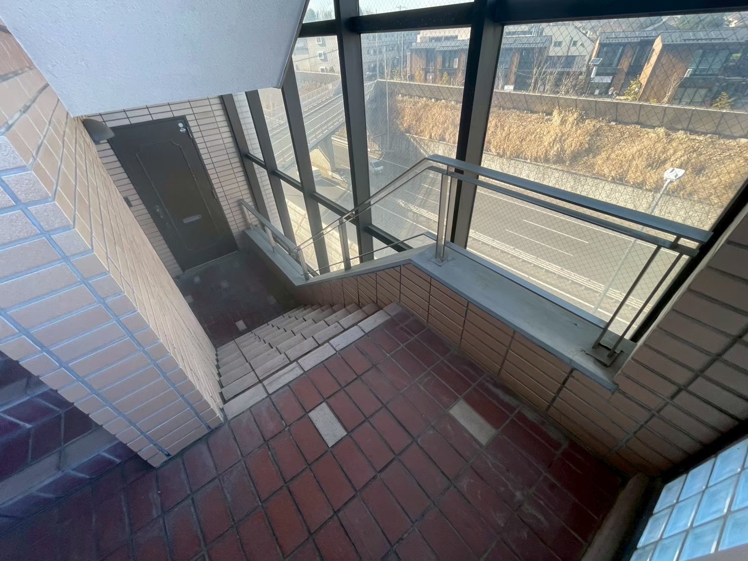 横浜市旭区｜アパート・マンションの雨漏りは、屋上だけ見ていると外すことがあります。現場調査で先に見た場所🐈