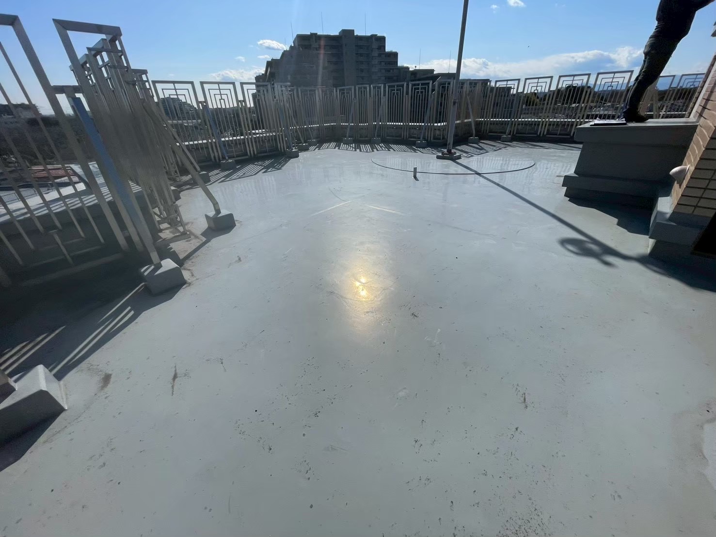 横浜市旭区｜アパート・マンションの雨漏りは、屋上だけ見ていると外すことがあります。現場調査で先に見た場所🐈