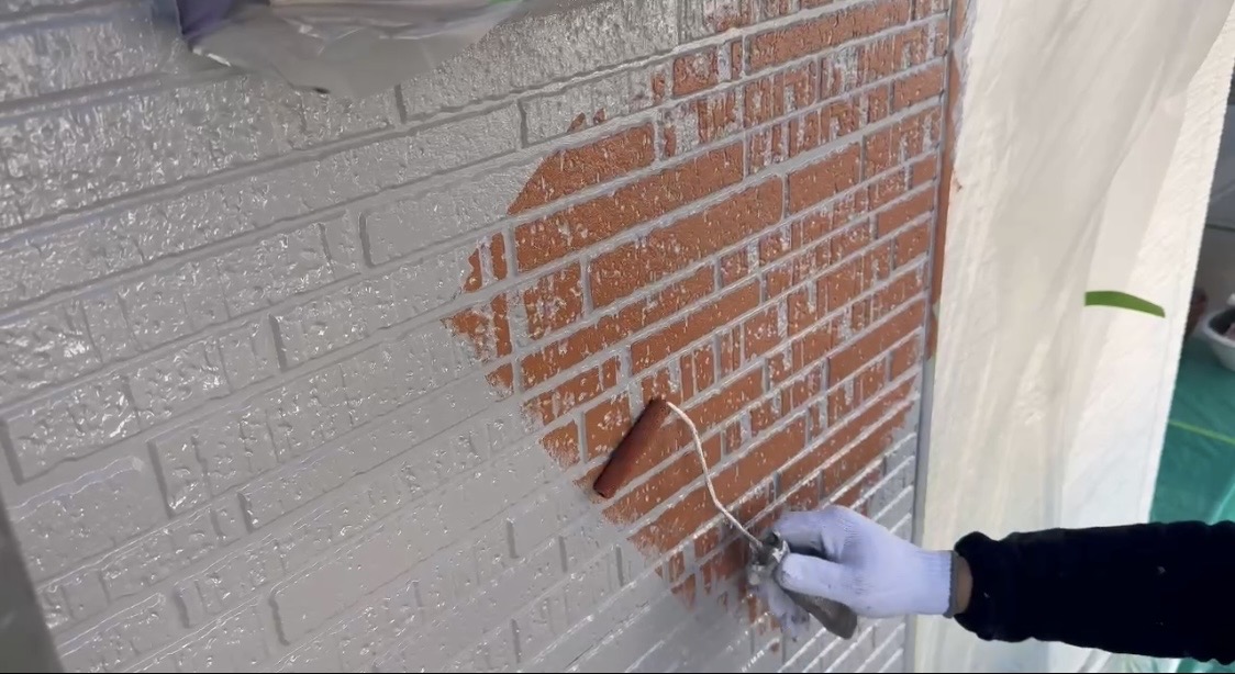  横浜市旭区｜レンガ調サイディングは一度つぶすと戻しにくい。クリヤー塗装かダブルトーンかの分かれ目👨‍⚖️