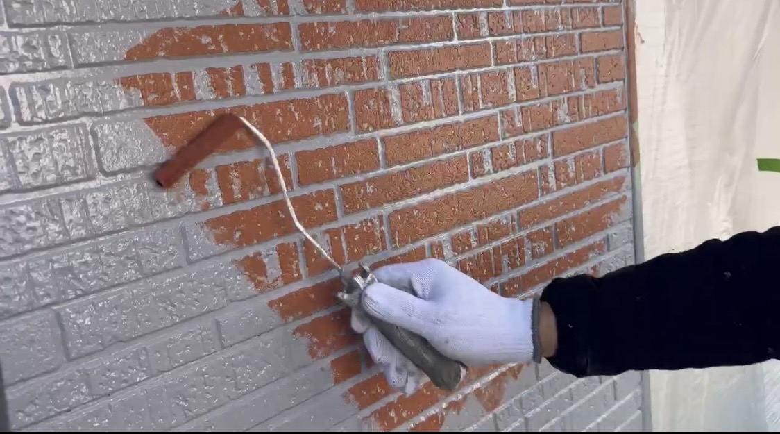  横浜市旭区｜レンガ調サイディングは一度つぶすと戻しにくい。クリヤー塗装かダブルトーンかの分かれ目👨‍⚖️