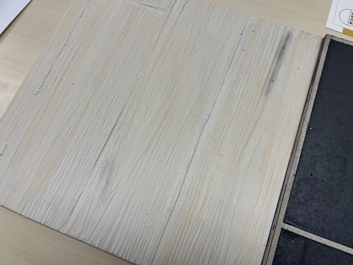 横浜市旭区｜2mmの特殊左官仕上げは、何でも高級に見えるわけではありません。検討前に知りたい向く場所と向かない場所🦜