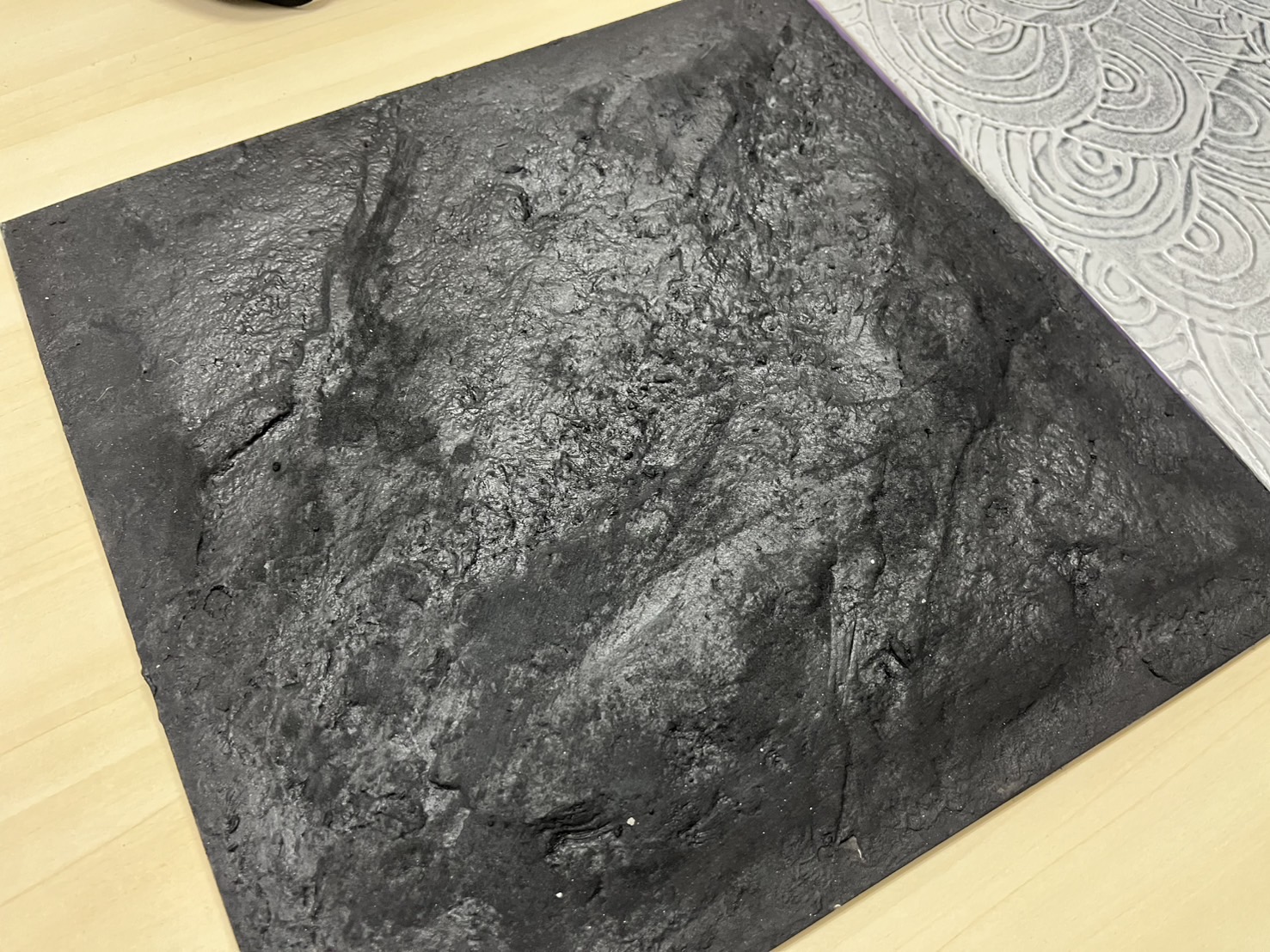 横浜市旭区｜2mmの特殊左官仕上げは、何でも高級に見えるわけではありません。検討前に知りたい向く場所と向かない場所🦜