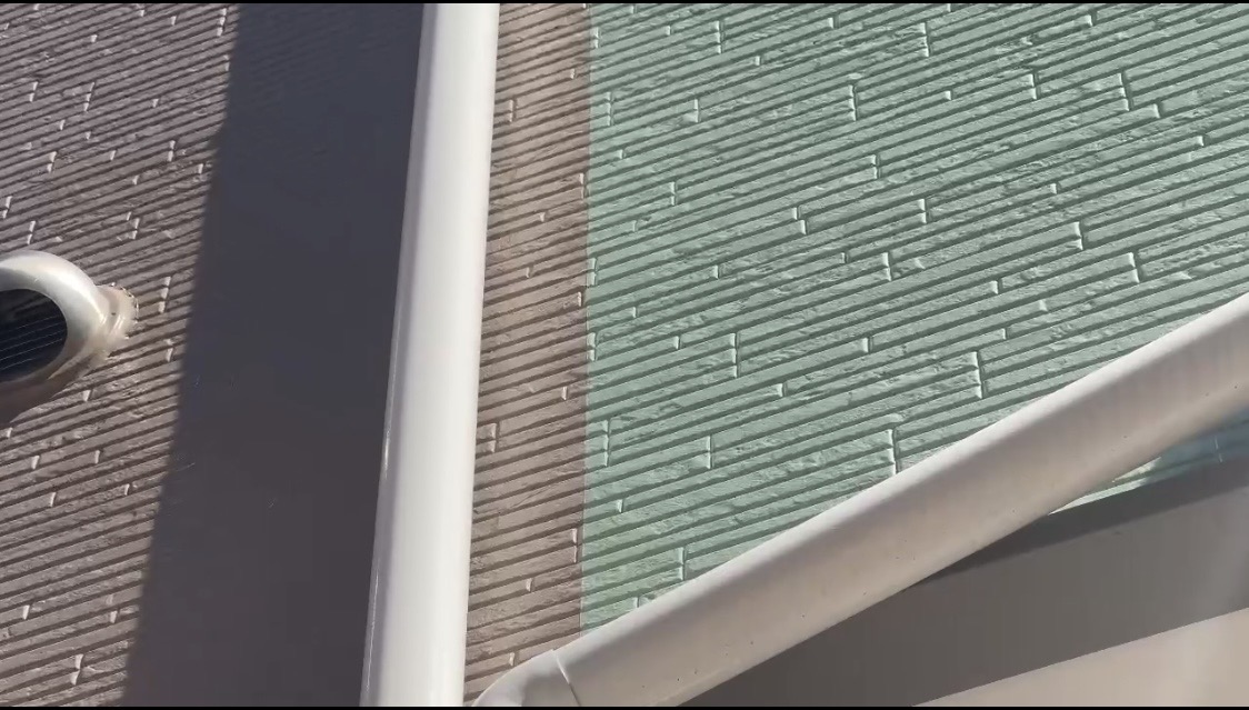 横浜市旭区｜一年点検で見えた差。難付着系サイディングでも、ラインはここまで真っ直ぐ残ります🐱