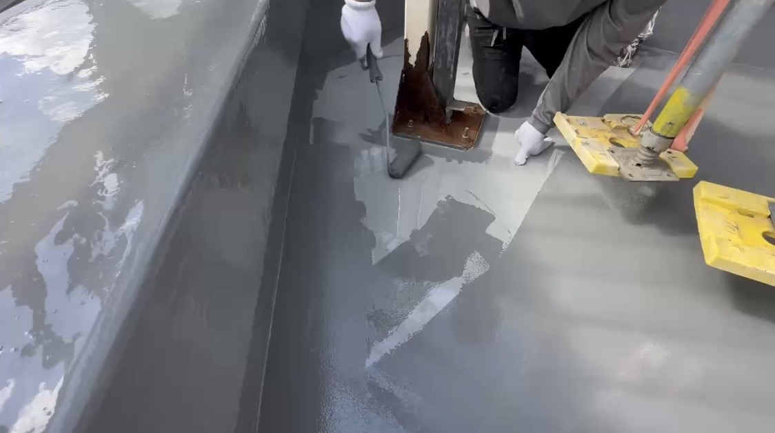 横浜市旭区｜ウレタン防水トップコートは全部遮熱にしていません。陸屋根はサラセーヌTサーモ、ベランダは通常で止めた理由🐸