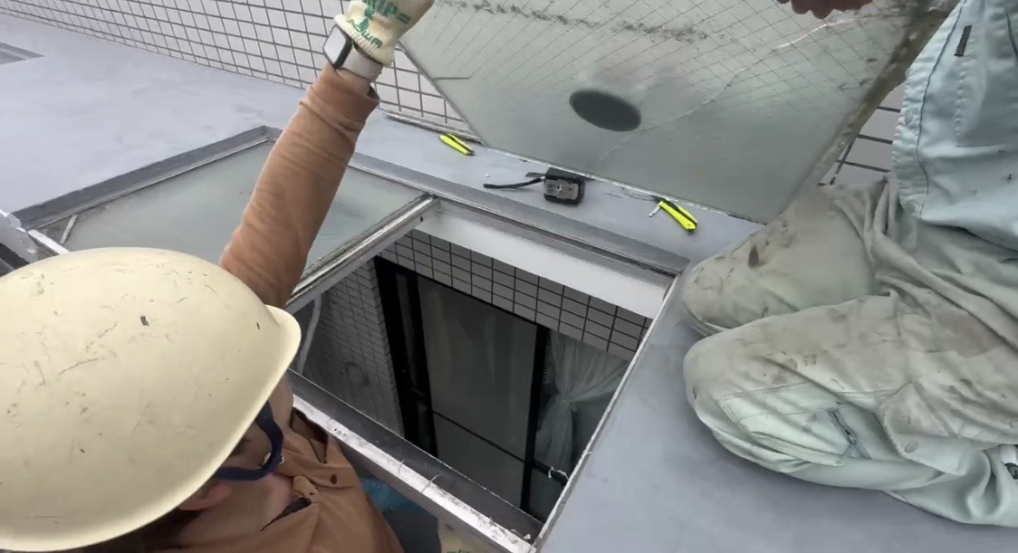 横浜市旭区｜ガラス交換だけで終わらせない。トップライトの雨漏りで、先に分けたい通り道があります🍭