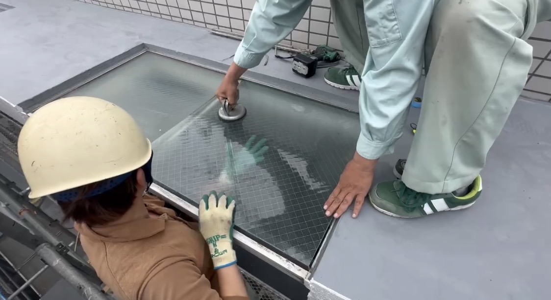 横浜市旭区｜ガラス交換だけで終わらせない。トップライトの雨漏りで、先に分けたい通り道があります🍭