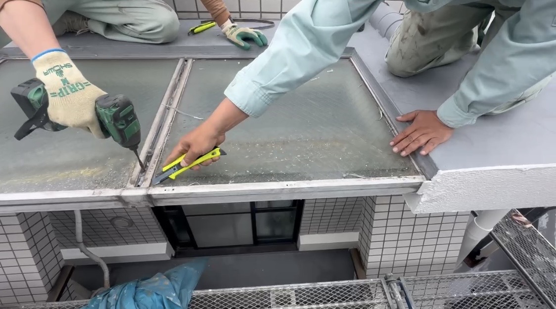 横浜市旭区｜ガラス交換だけで終わらせない。トップライトの雨漏りで、先に分けたい通り道があります🍭