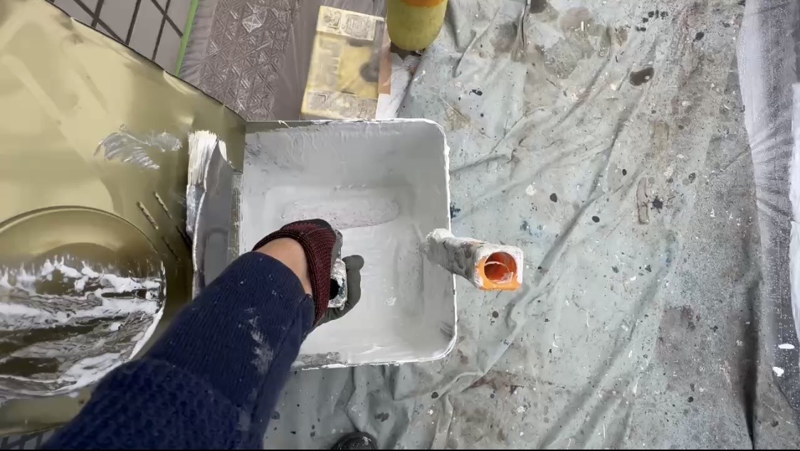 横浜市旭区｜前回塗装済みのモルタル外壁は、下塗りをフィラー一択にしません。ビニロックエラスティックフィラーⅢを薄く使う面と効かせる面🍣