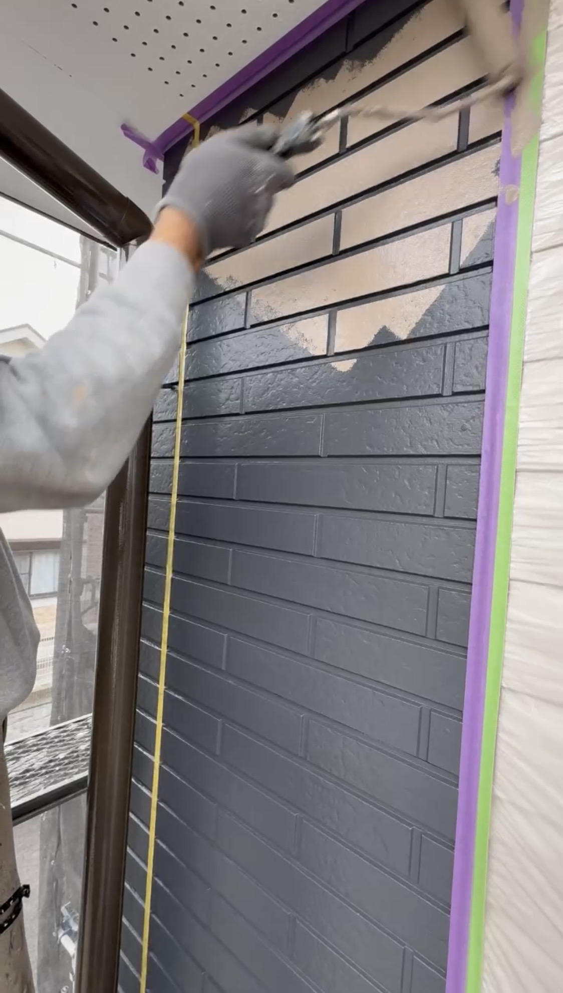 横浜市旭区｜ダブルトーン施工は何でも向くわけではありません。目地出し工法に進めてよい外壁か、最初に見るべき判断材料🪇