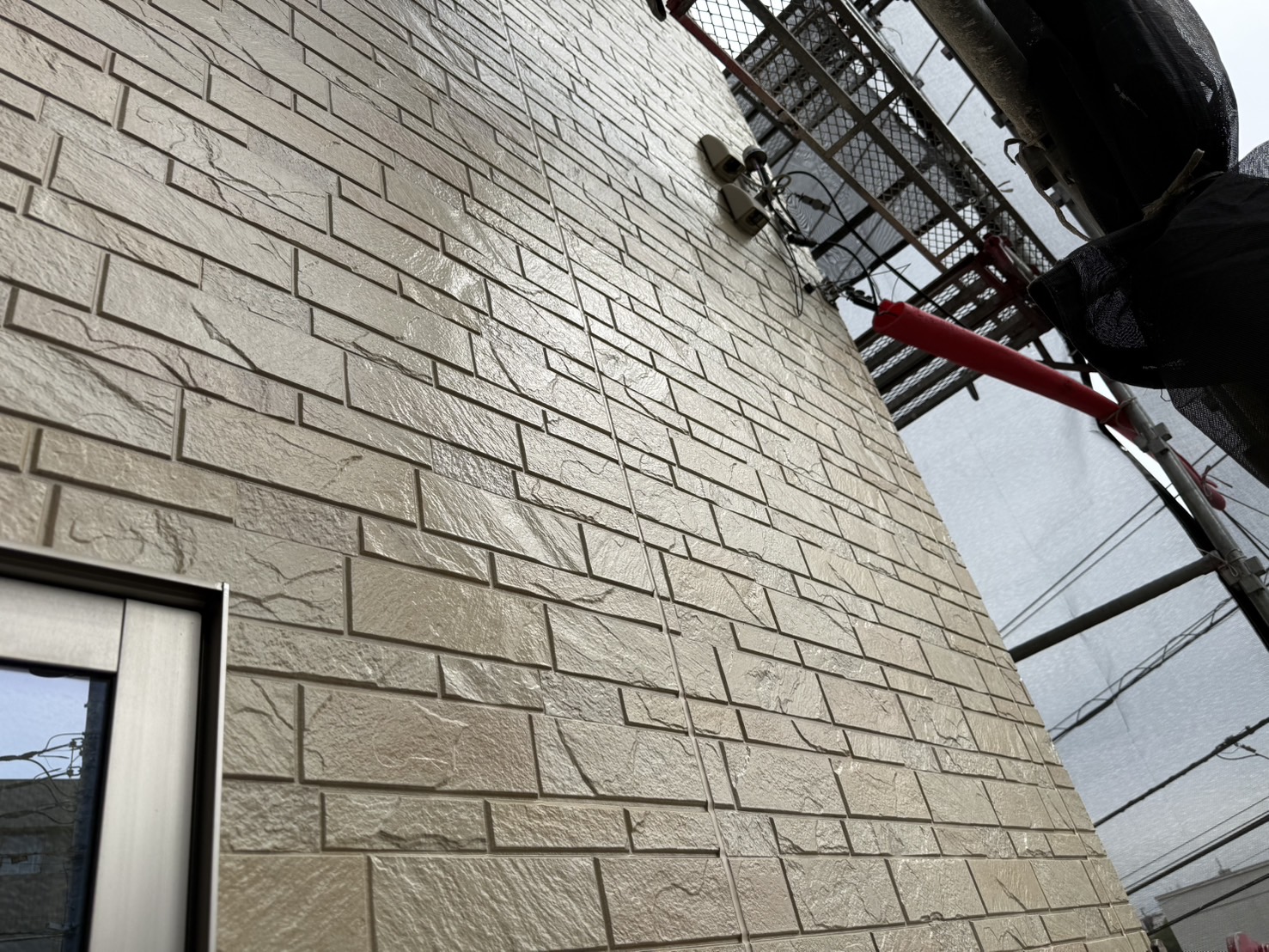 横浜市旭区｜難付着系サイディングのクリヤー塗装は、補修跡・後打ち目地・塗らない瓦まで見て判断しました🏀