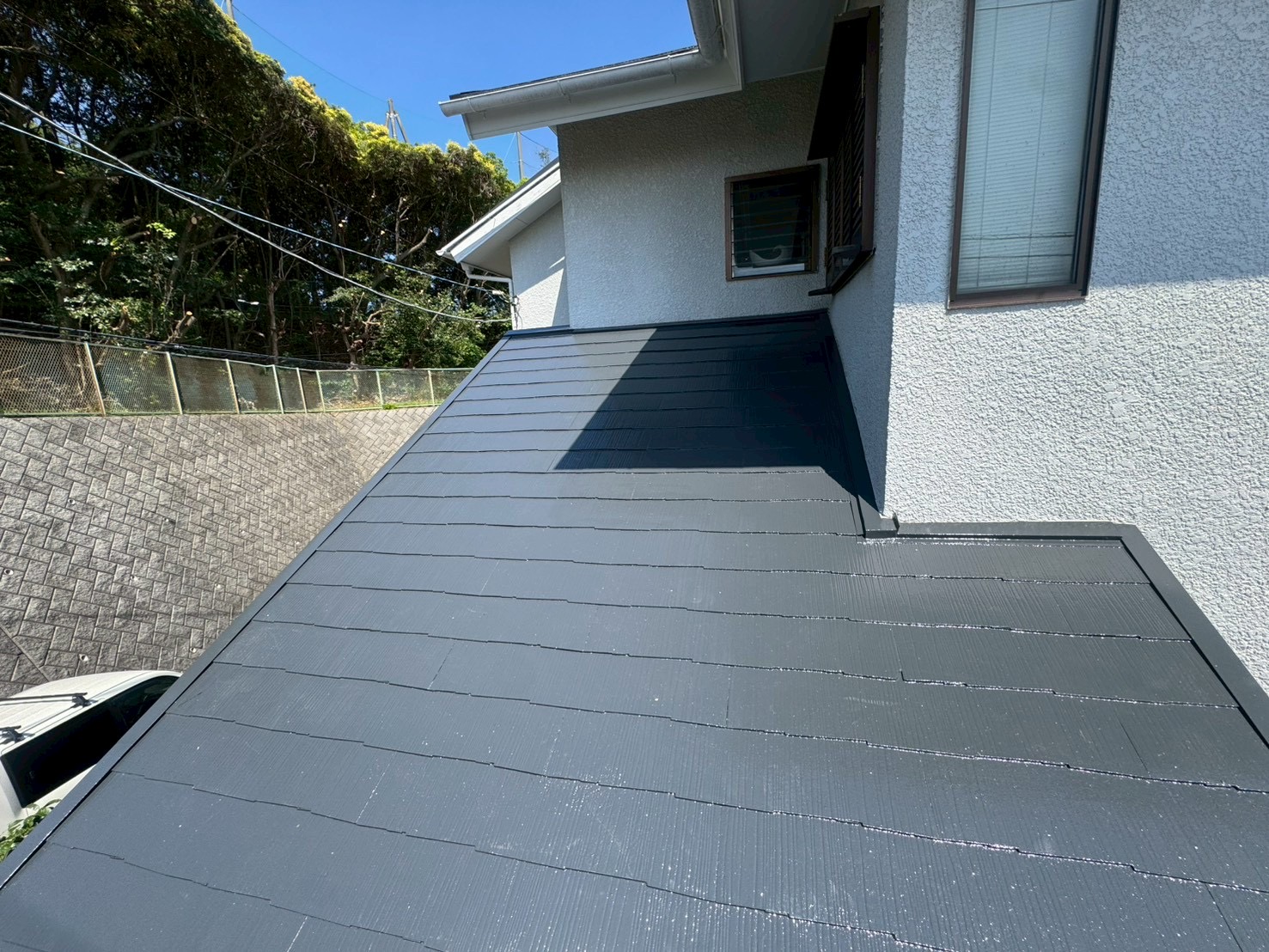 横浜市旭区｜屋根のみ塗装は、SPパワーサーモFを塗る前に旧塗膜と水の出口を確認します🧙