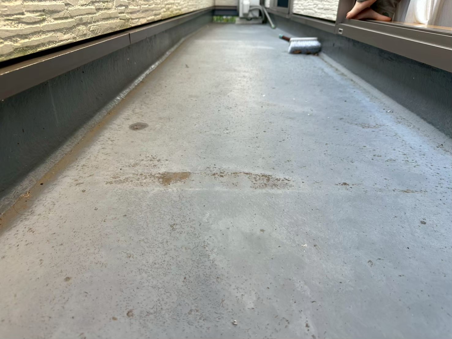 横浜市旭区の雨漏り調査｜片流れ屋根・外壁端部・バルコニー排水口の現場調査と確認順🪪