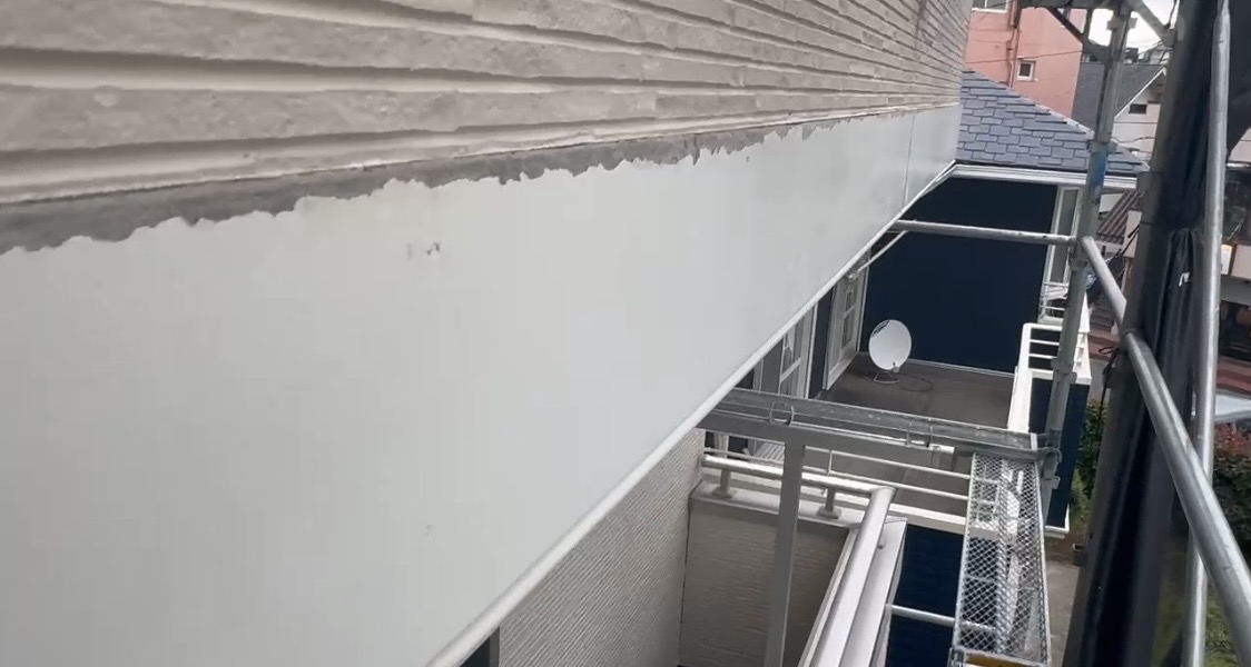 横浜市旭区の雨漏りで軒天が剥がれた現場｜幕板上部・ジョイント・外壁目地を分けて見た確認順🐶