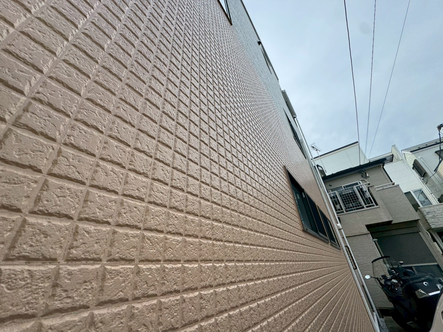 横浜市旭区｜外壁塗装後3年目点検で見るKP-310・KP-347の色と艶、補修判断を急がない確認順🌤️