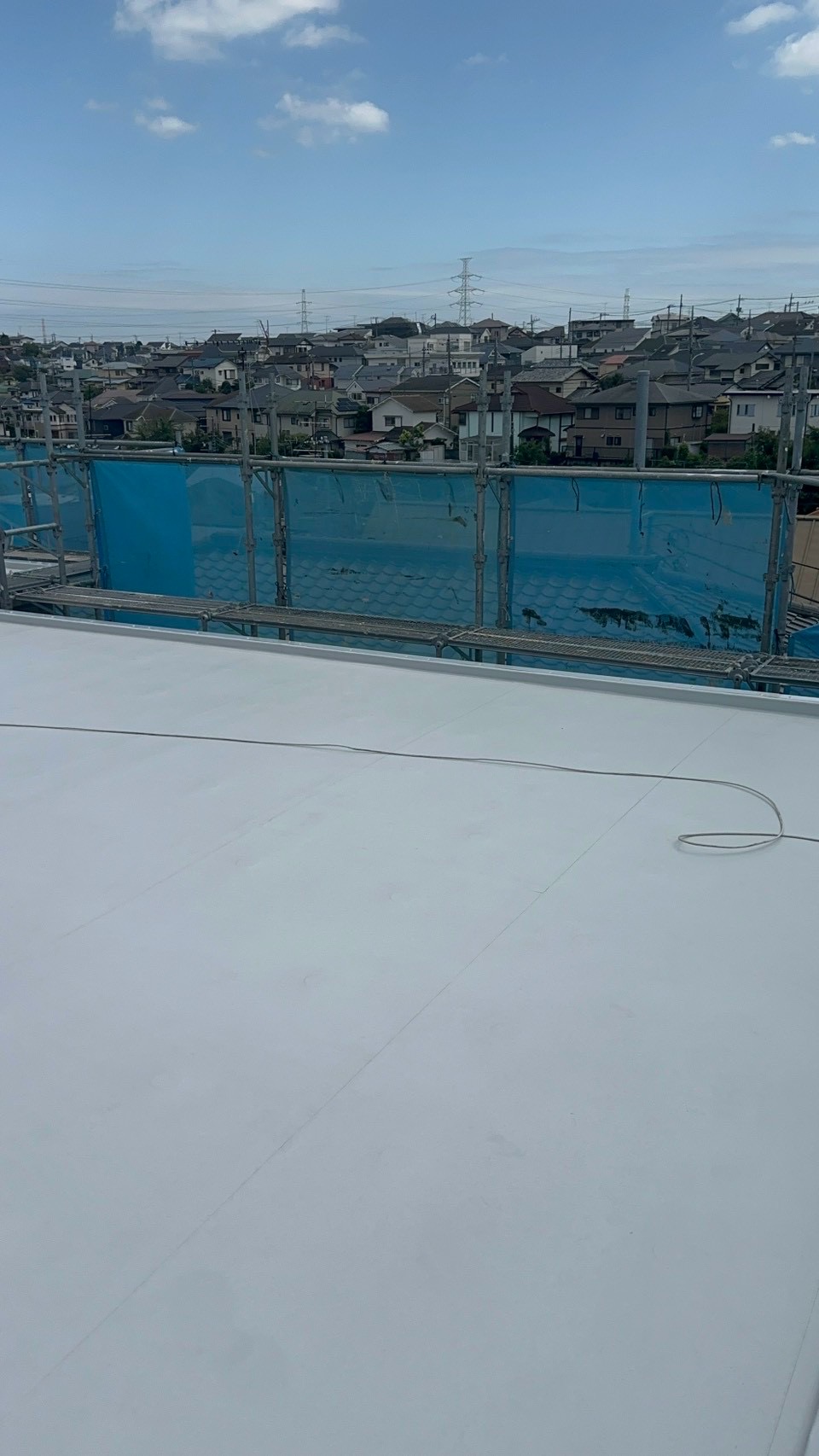 横浜市旭区の陸屋根防水｜既存シート撤去後に塩ビシート機械固定で改修🦉