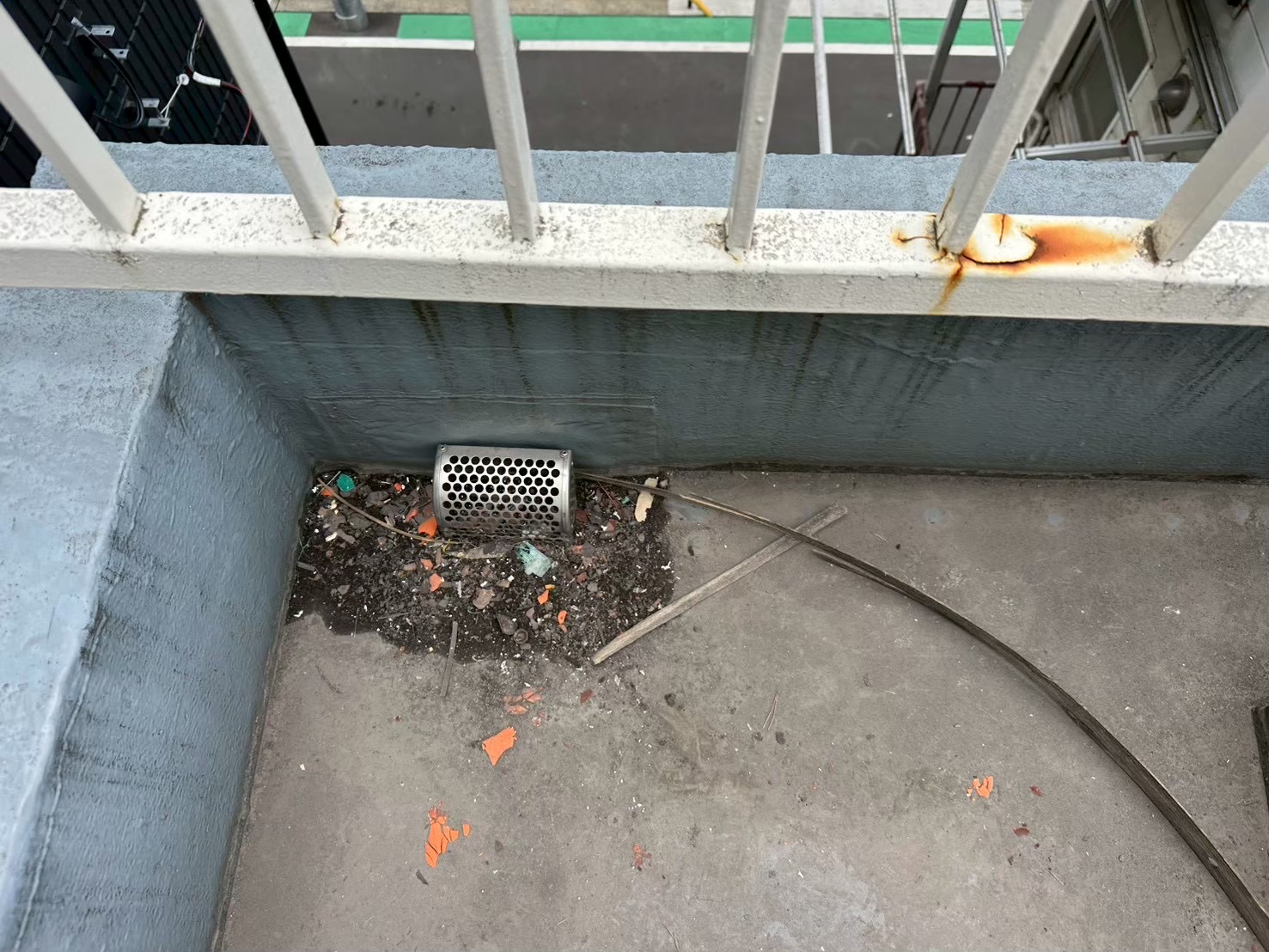 横浜市旭区の屋上防水｜トップコート劣化とドレン・鉄部の点検で雨漏り予防🌧️
