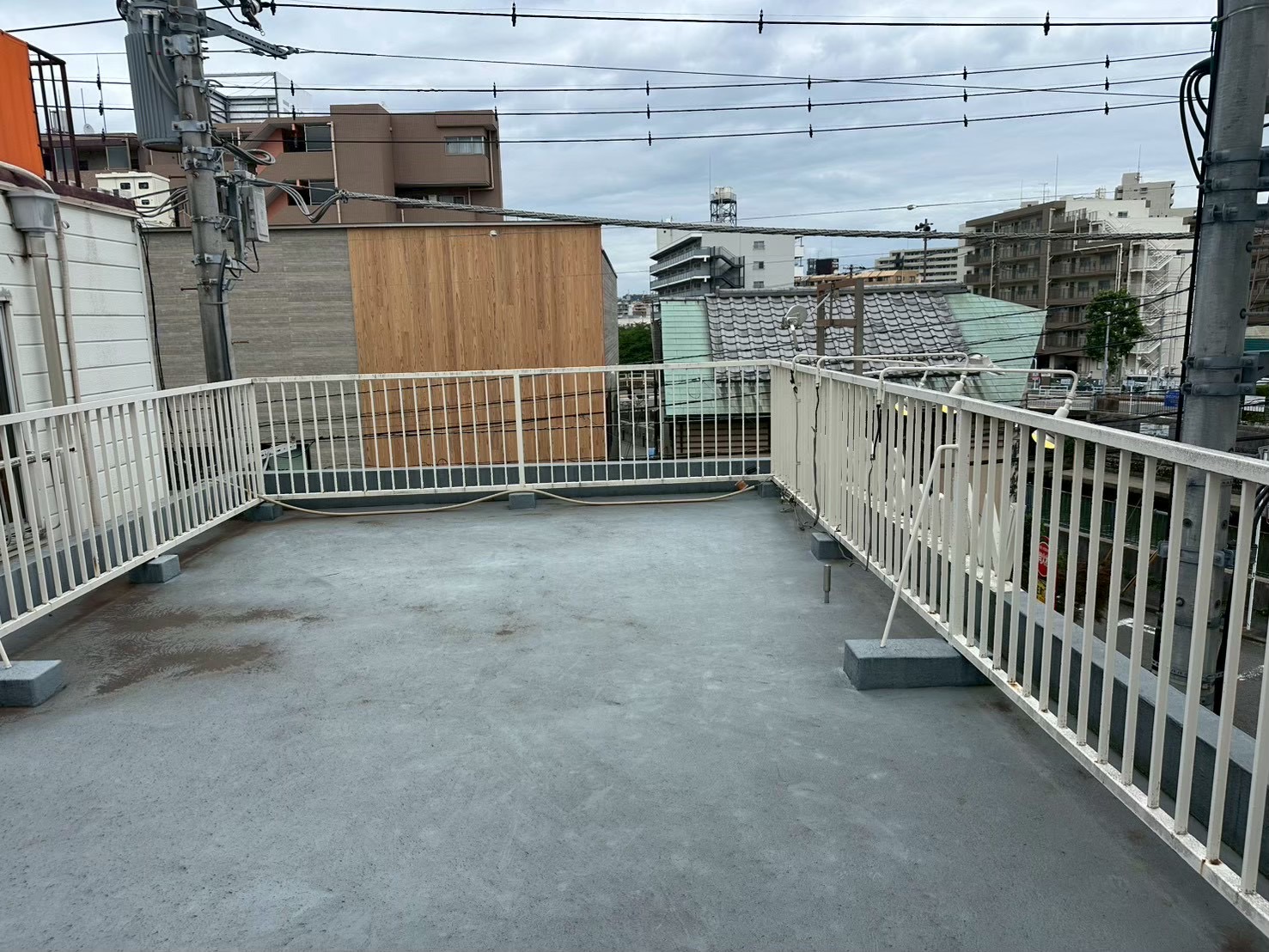 横浜市旭区の屋上防水｜トップコート劣化とドレン・鉄部の点検で雨漏り予防🌧️