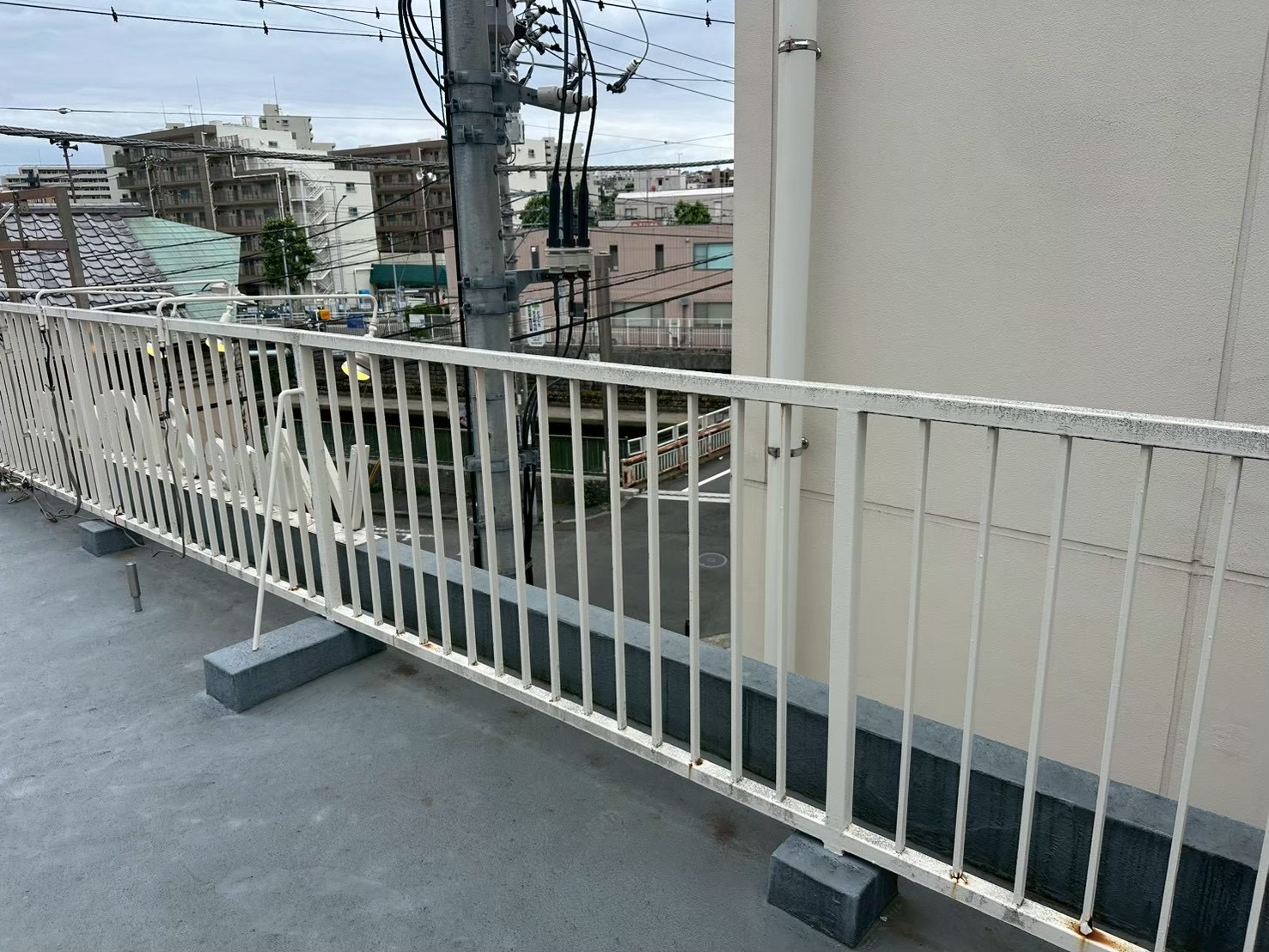 横浜市旭区の屋上防水｜トップコート劣化とドレン・鉄部の点検で雨漏り予防🌧️