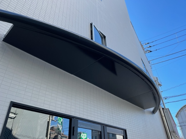 東京都世田谷区　庇塗装工事